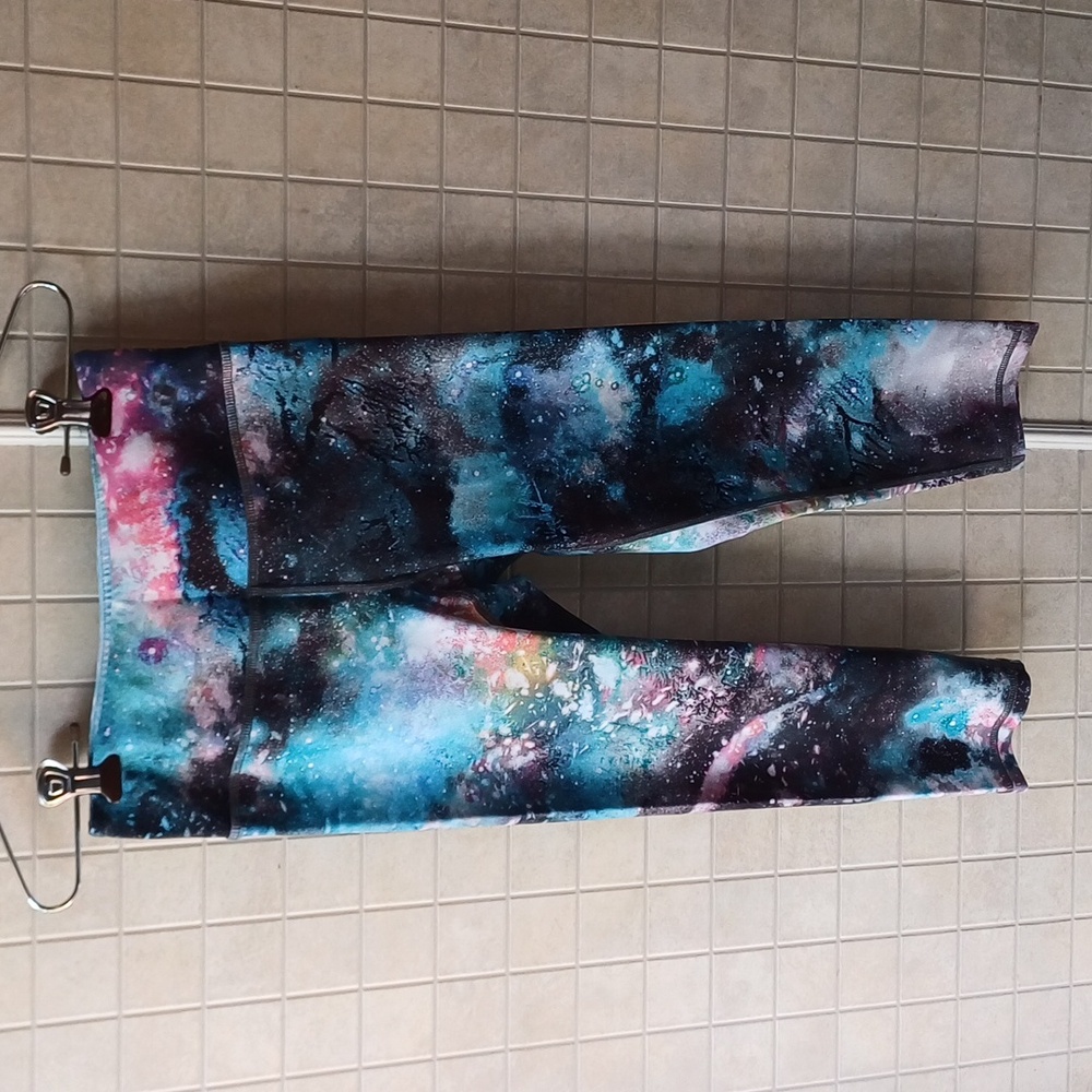 Silver Icing Capris Leggings